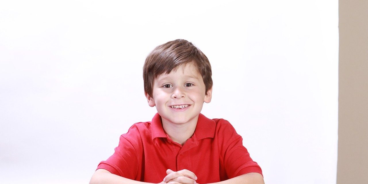 djecak smije Dječak smije